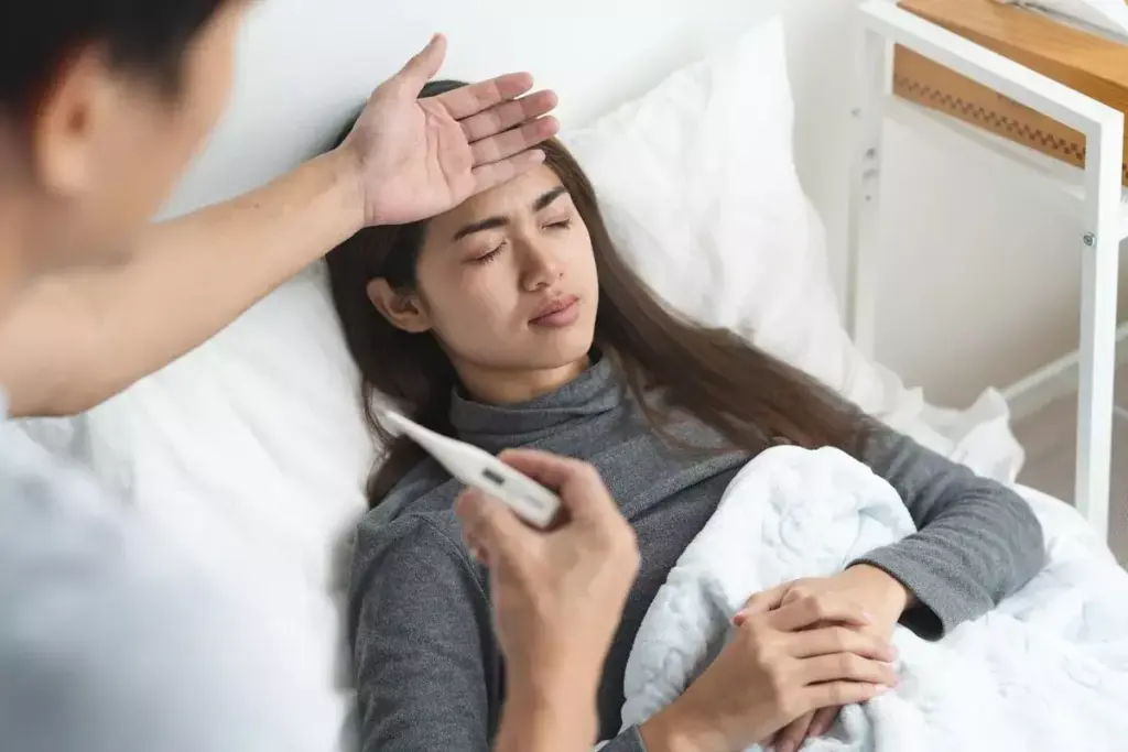 5 Ways to Manage Sore Throat, Body Aches, and Fever