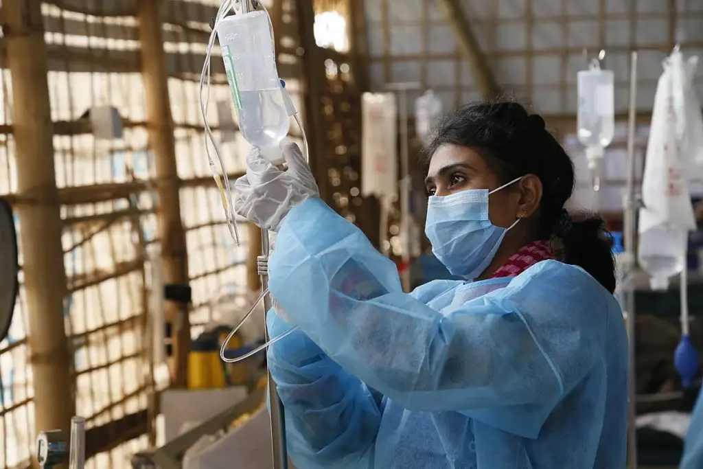 How to Treat Diphtheria: Antibiotics & Care Guide