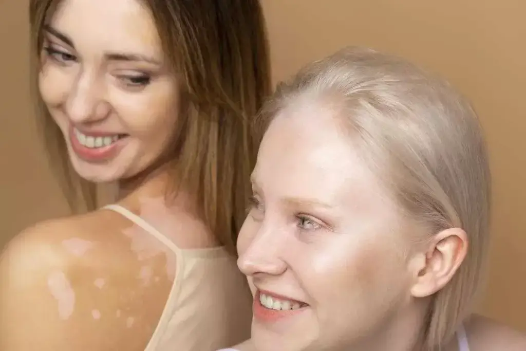 What Causes White Spots on the Back of Your Throat? 2 What Causes White Spots on the Back of Your Throat?