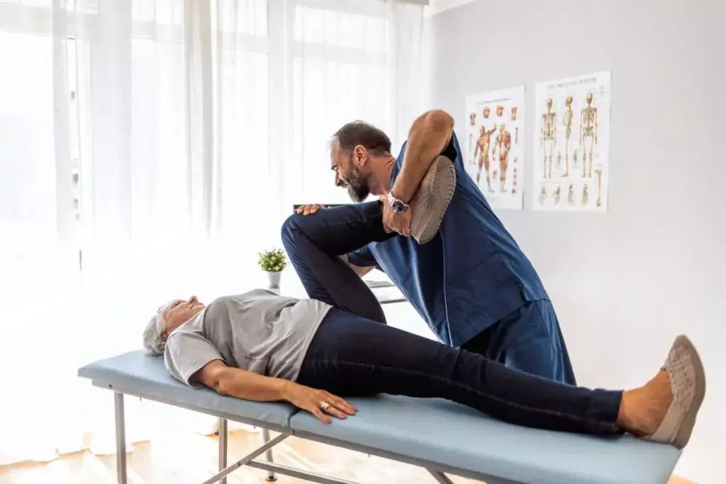 What Is a Chiropractor and How Does Chiropractic Care Work? 3 What Is a Chiropractor and How Does Chiropractic Care Work?