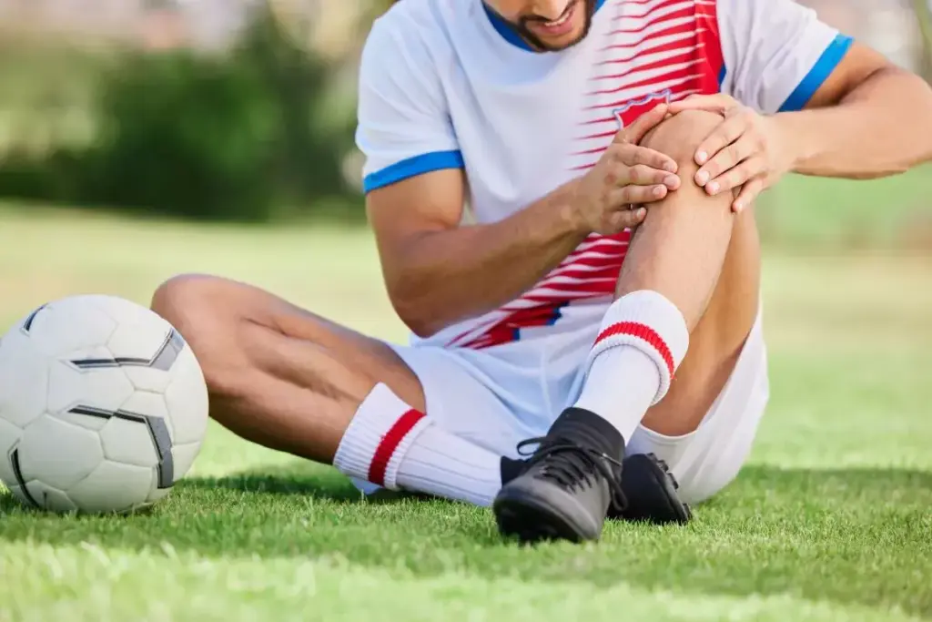How to Treat a Collateral Ligament Tear: Steps to Recovery 2 How to Treat a Collateral Ligament Tear: Steps to Recovery