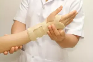 How to Recover From Hand Tendon Surgery