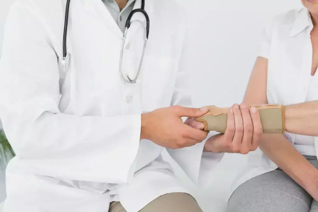 How to Recover From Hand Tendon Surgery