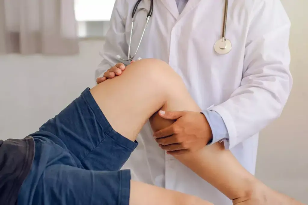 Why Does My Knee Feel Tight and Heavy?