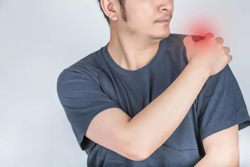 How to Relieve Left Shoulder Blade Pain: 7 Effective Solutions