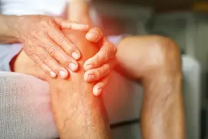 Why Does My Knee Pain: Common Causes and Solutions