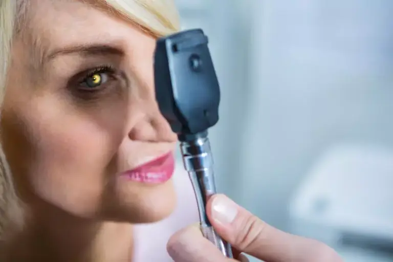How to Use an Ophthalmoscope for Fundus Examination