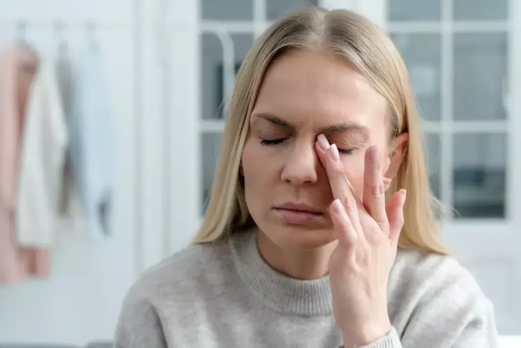 Why Does My Eye Hurt When I Look Up? Medical Conditions Explained