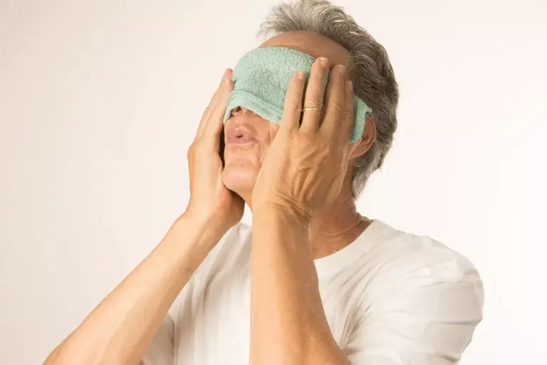 How to Treat Dry Skin Around Eyes: Quick Relief