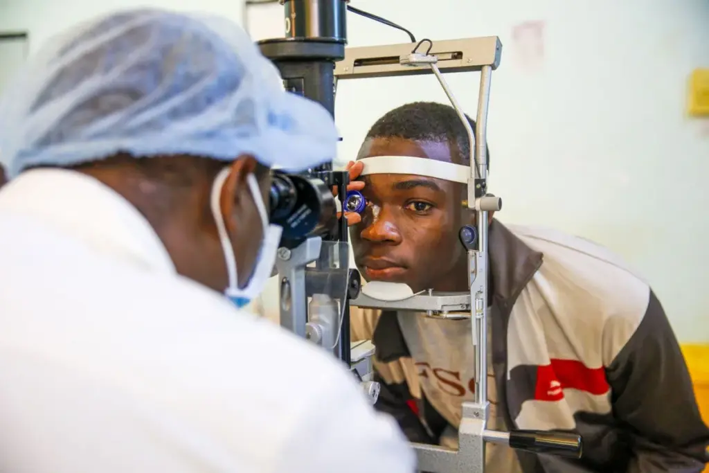 How to Sleep After Cataract Surgery: Safe Positions & Tips