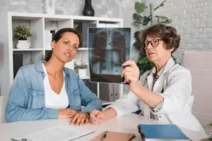 Signs Of Lung Cancer In Women: Scary Alerts