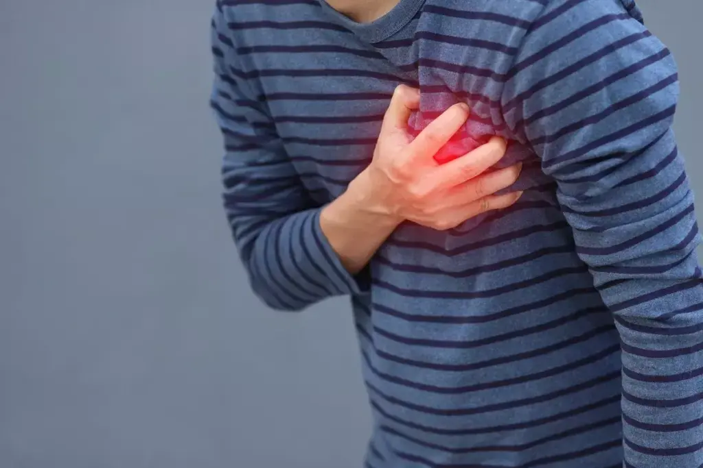 Heavy Chest with Dry Cough: Common Causes
