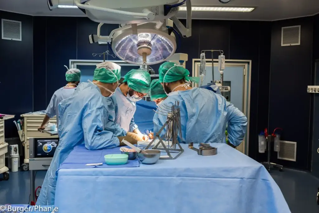 Comparing Pain Levels: Robotic vs. Traditional Kidney Surgery