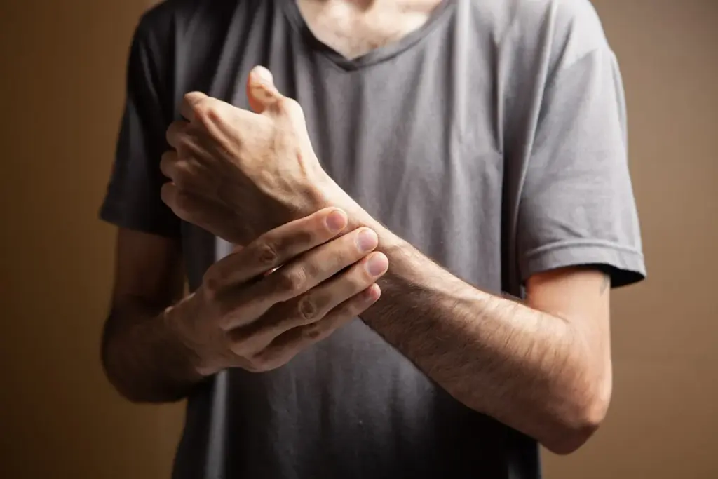 When Elbow Pain Requires Medical Attention