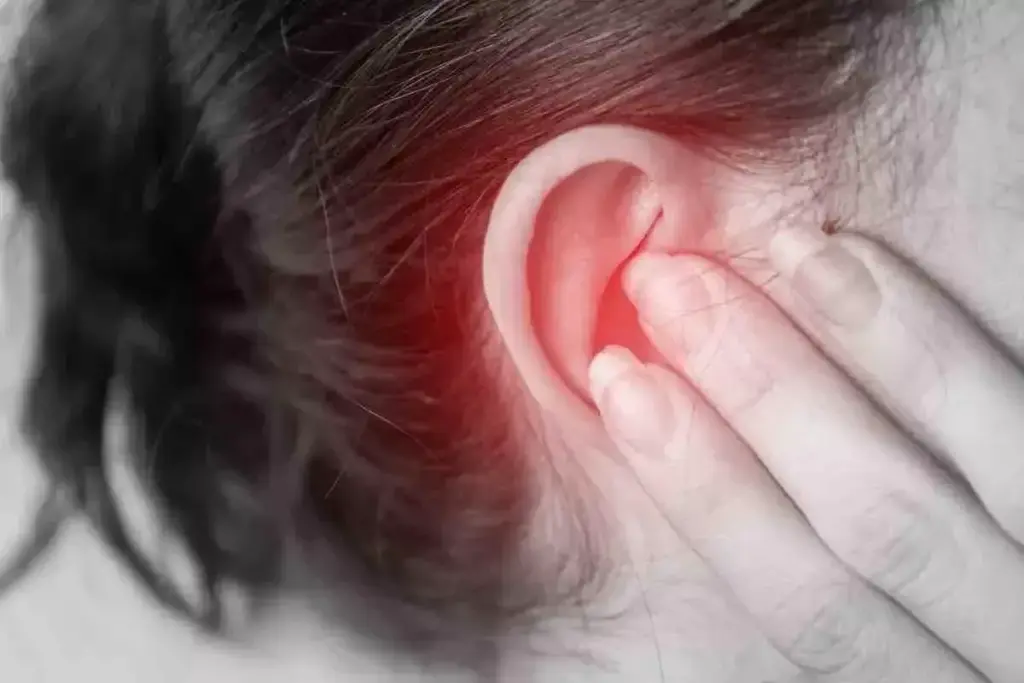 Why Do My Ears Feel Wet Inside and Itchy: Understanding the Condition