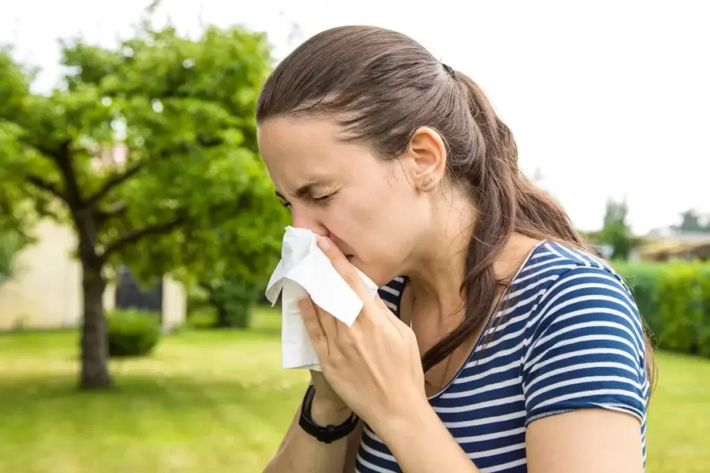 How to Stop a Sneezing Fit: 7 Natural Remedies
