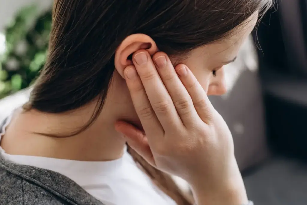 Can an Ear Infection Cause Tinnitus and Ringing in Ears? 2 Dec 9418 image 2 LIV Hospital