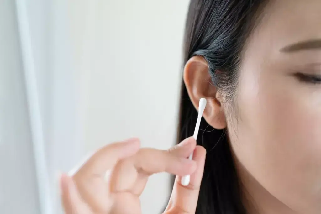 How to Use a Water Ear Cleaner: Complete Guide 2 How to Use a Water Ear Cleaner: Complete Guide