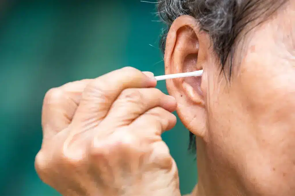 7 Ear Wax Colors Explained: What Dark, Orange & White Mean 3 Dec 9448 image 3 LIV Hospital