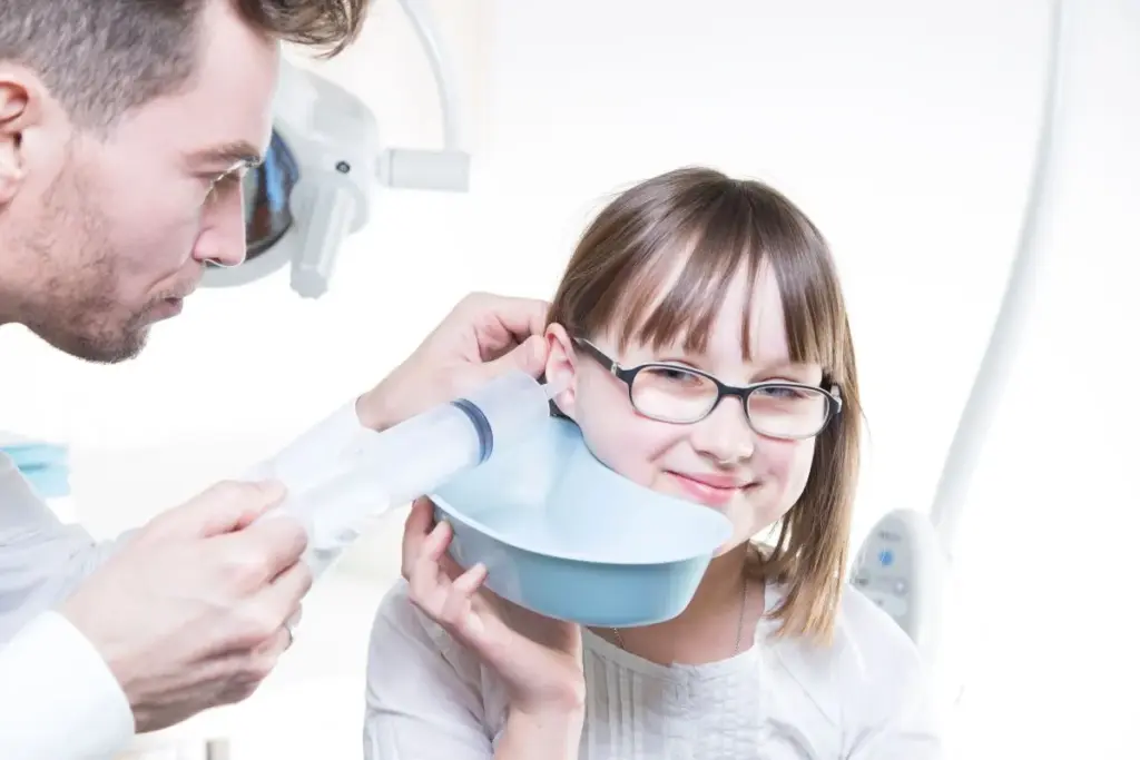 How to Use a Water Ear Cleaner: Complete Guide