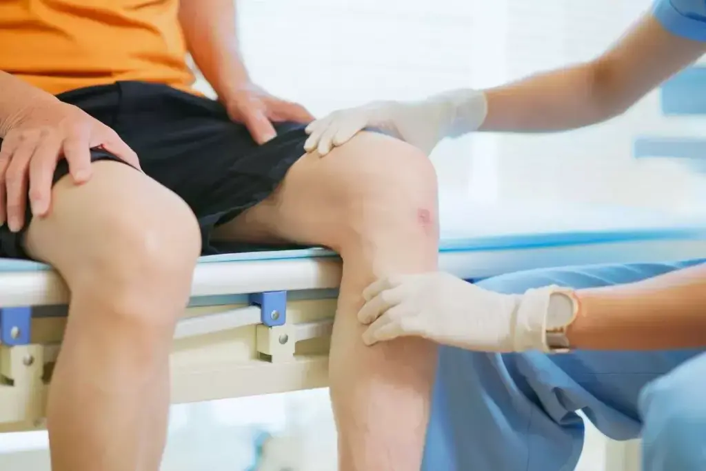 How to Manage Knee Effusion: Treatment Options 3 Diagnosing Knee Effusion: Signs and Symptoms