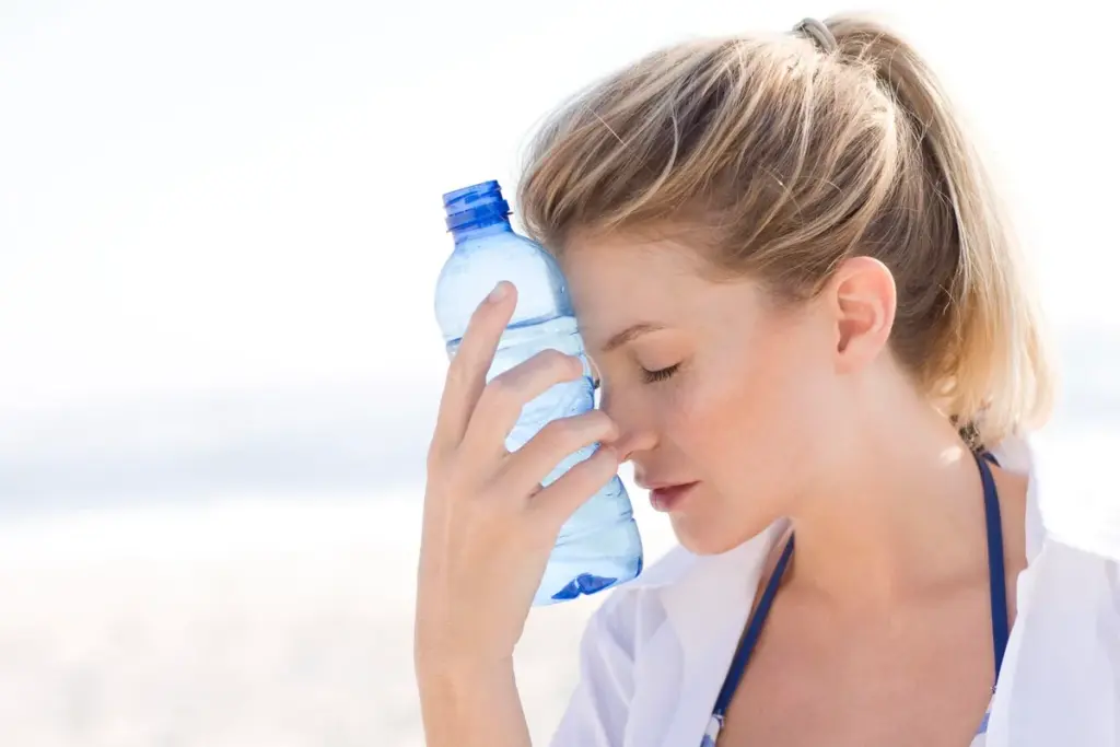 What's the Difference Between Heat Exhaustion and Dehydration? 1 What's the Difference Between Heat Exhaustion and Dehydration?