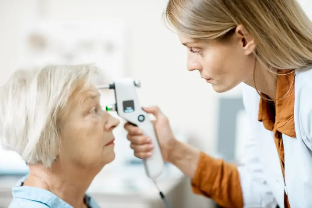 7 Hypertension Eye Symptoms You Shouldn't Ignore