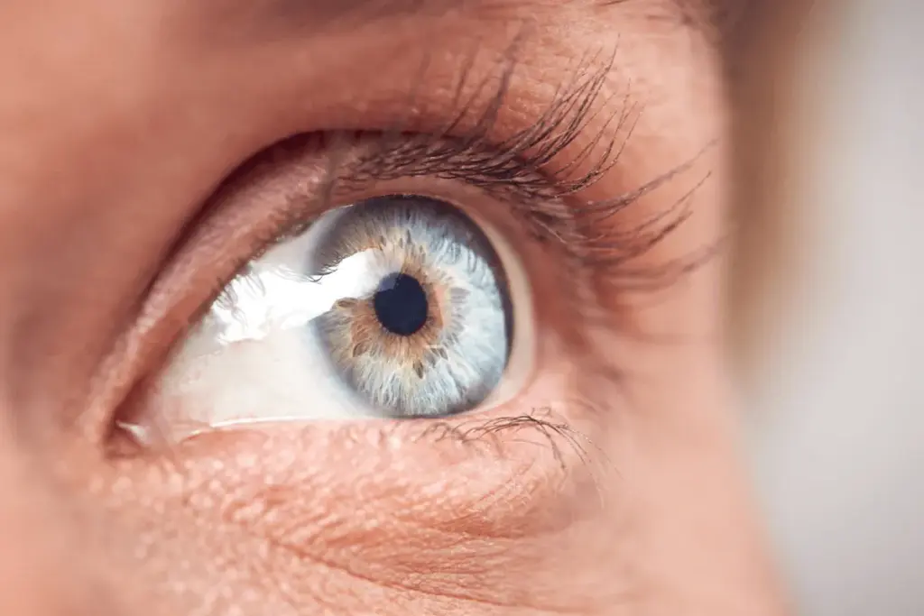 What Are the First Signs and Symptoms of Glaucoma?