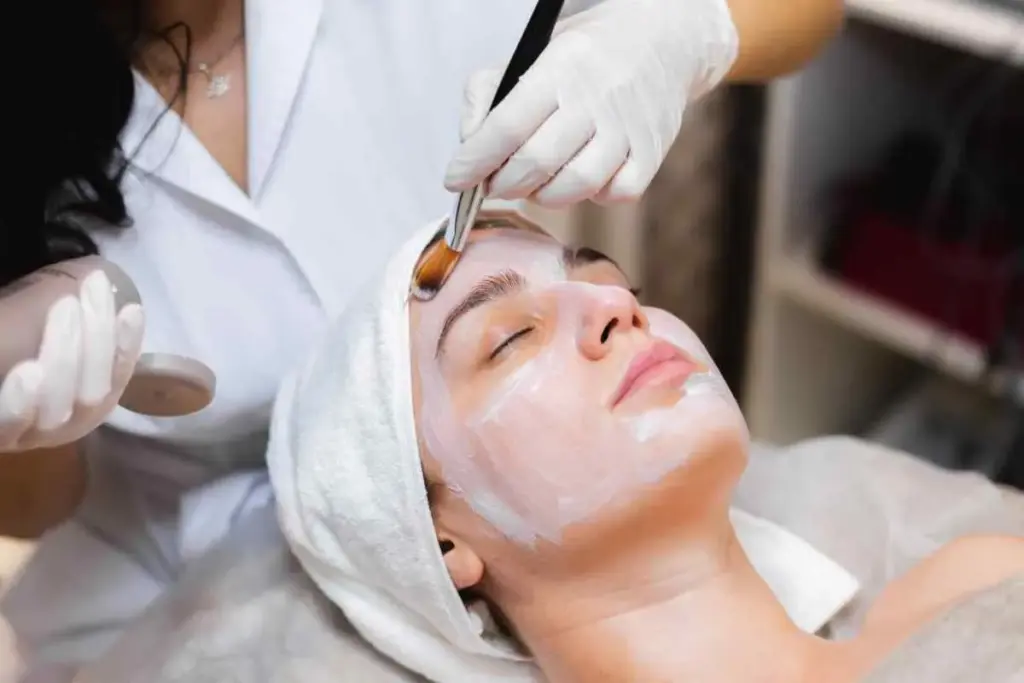 Rosacea Face Relief: The Best Calming Facials 2 SEP 13815 image 2 LIV Hospital